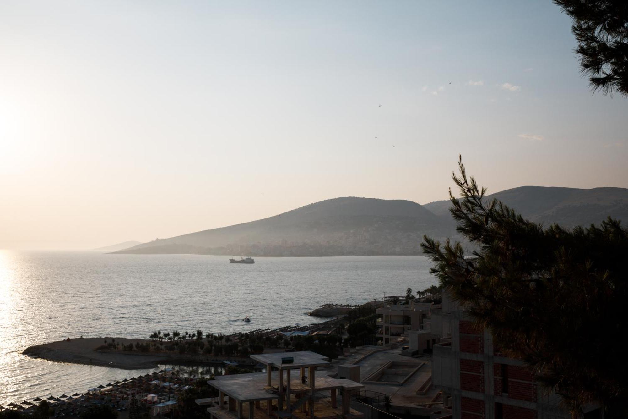Grand Blue Aparthotel Sarandë Eksteriør billede