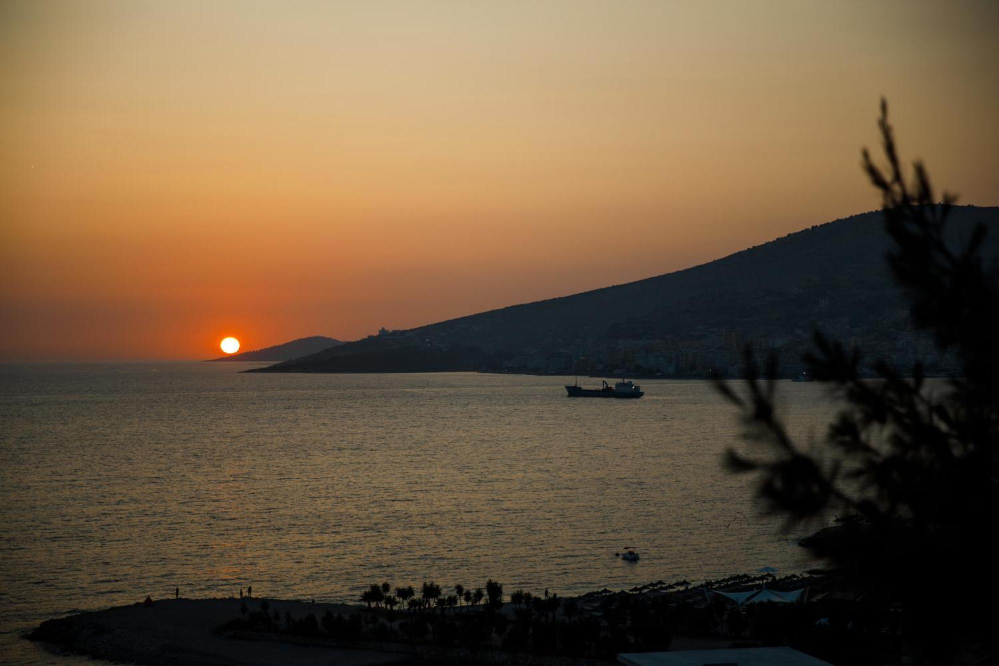 Grand Blue Aparthotel Sarandë Eksteriør billede